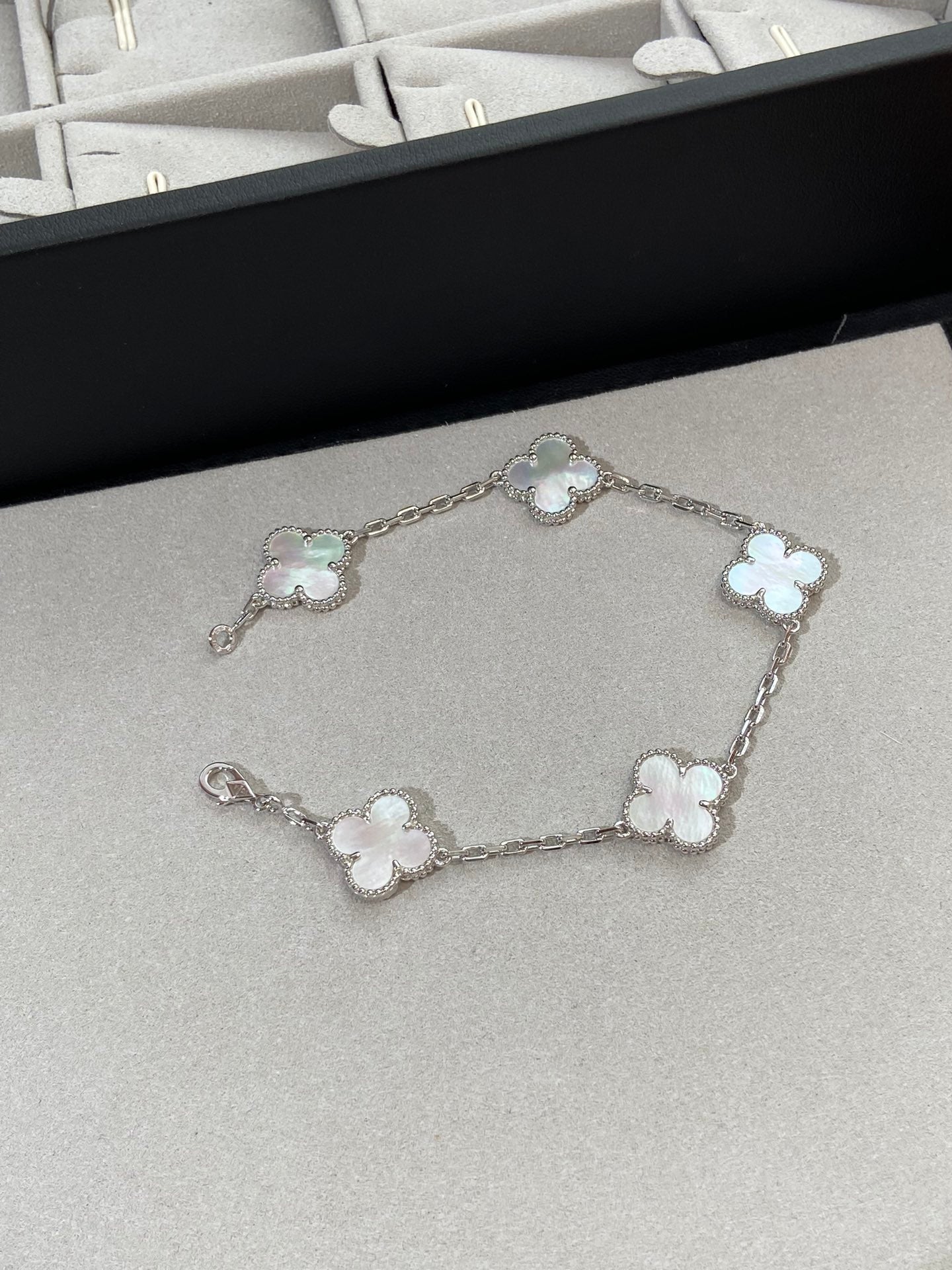 [AURORA]CLOVER SILVER MOP 5 MOTIF BRACELET