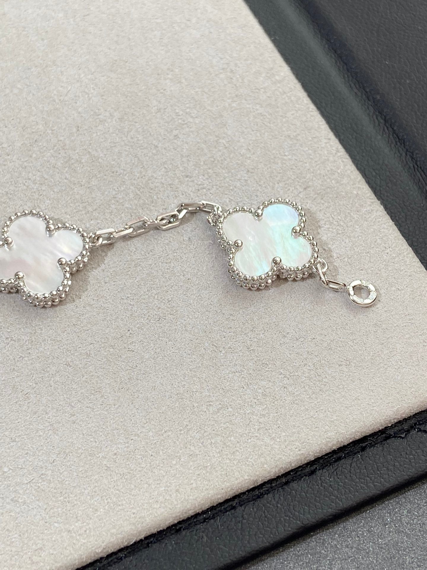 [AURORA]CLOVER SILVER MOP 5 MOTIF BRACELET