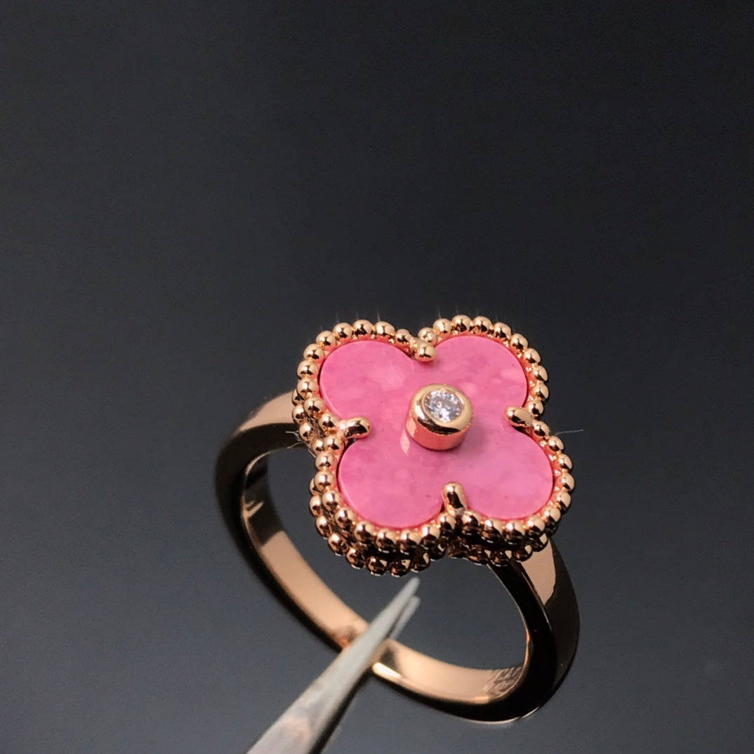 [basloveJW]Ring aus Rhodonit mit Kleeblatt-Motiv in Roségold