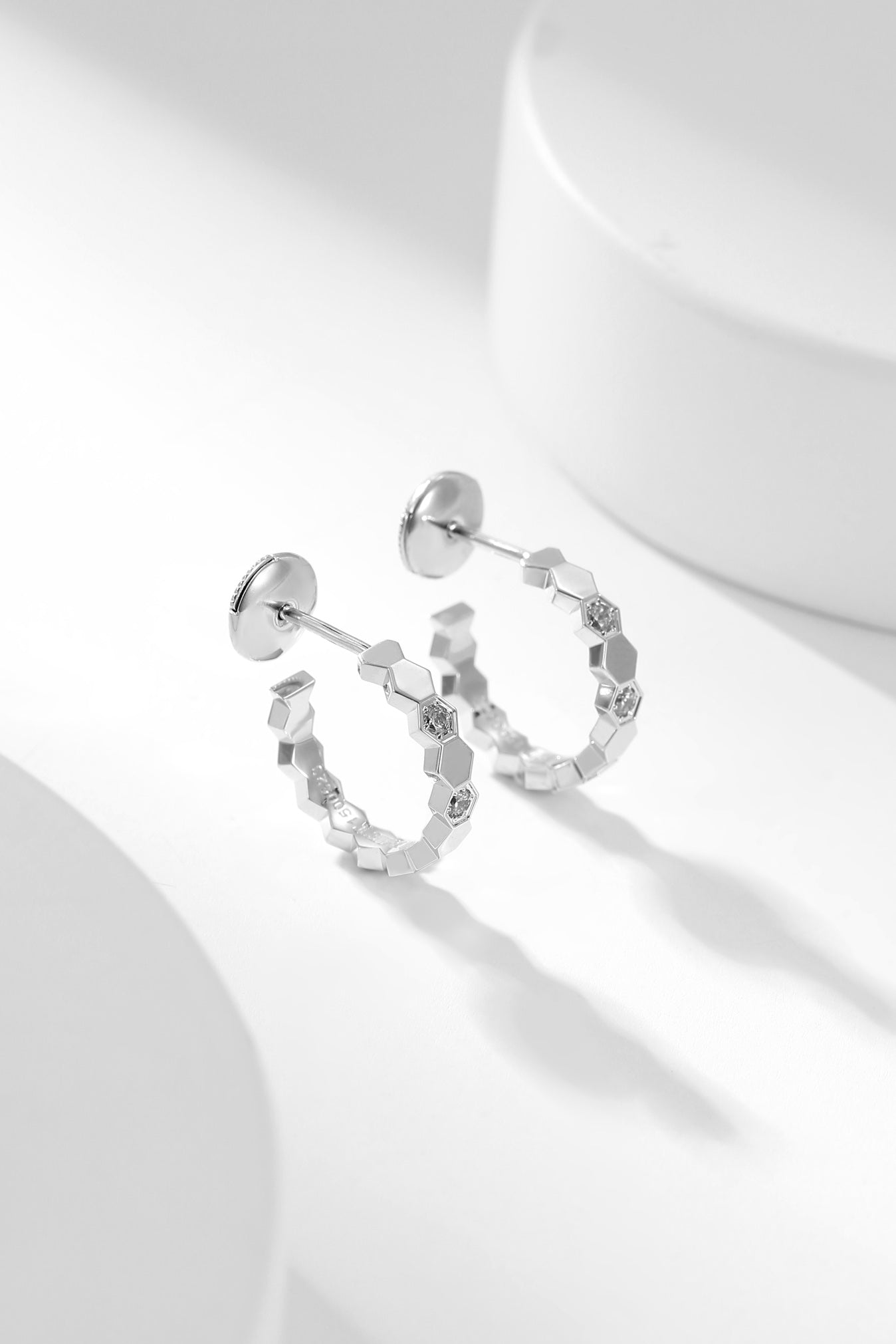 [AURORA]BEE LOVE DIAMOND HOOP EARRINGS