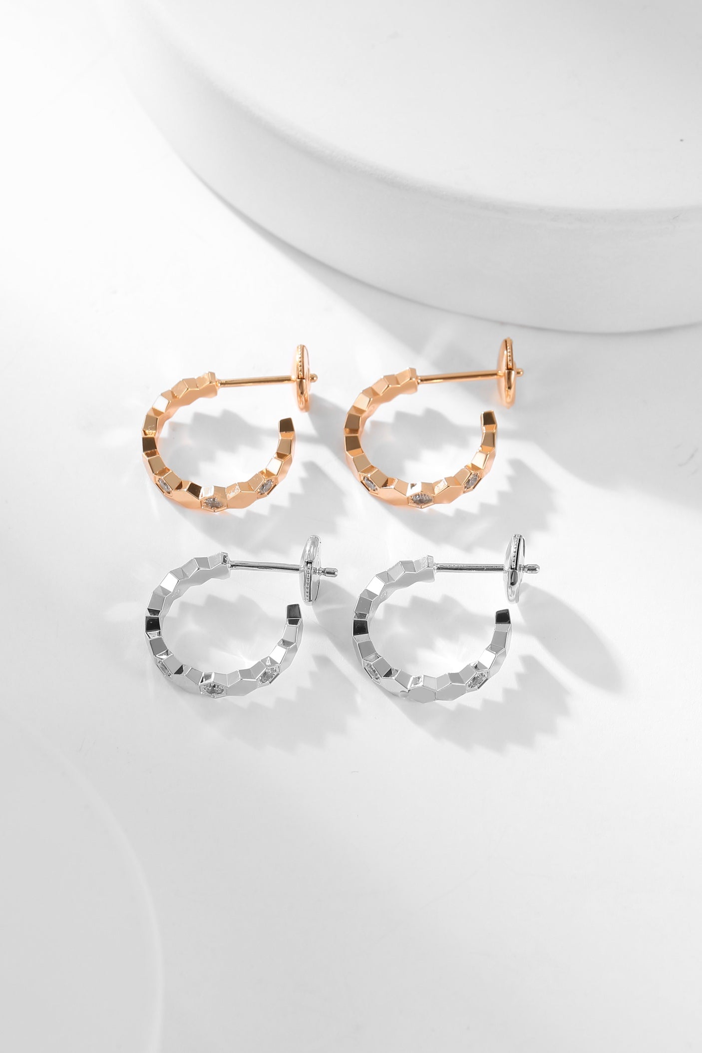 [AURORA]BEE LOVE DIAMOND HOOP EARRINGS