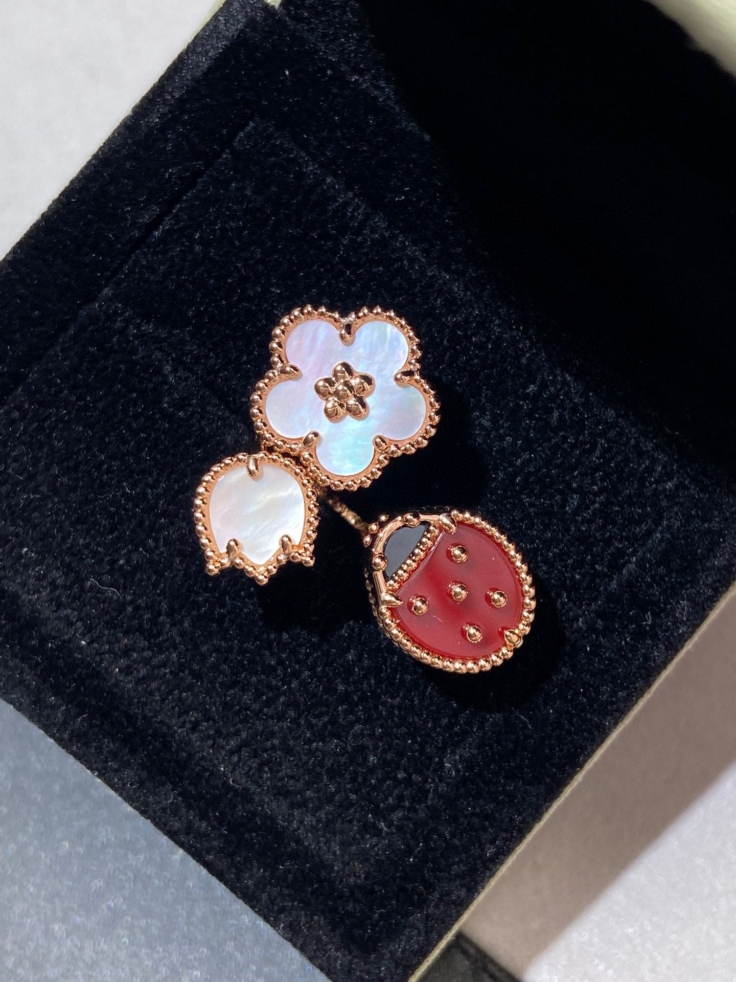 [basloveJW] ROSÉGOLDRING MIT GLÜCKS-3-MOTIV