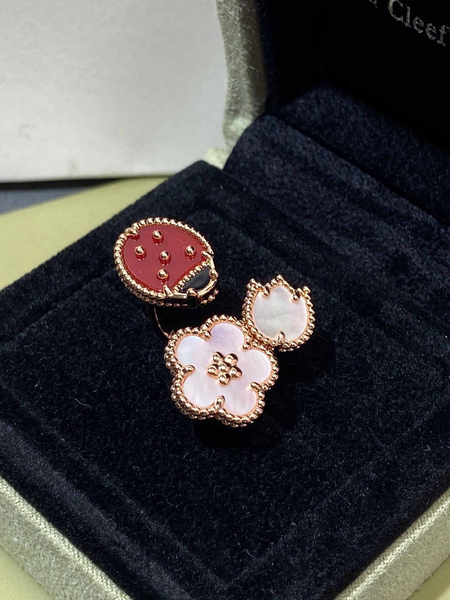 [basloveJW] ROSÉGOLDRING MIT GLÜCKS-3-MOTIV