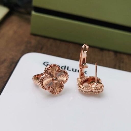 [basloveJW]CLOVER MITTLERE OHRSTECKER