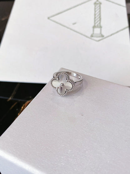 [basloveJW]Silberring mit Kleeblatt