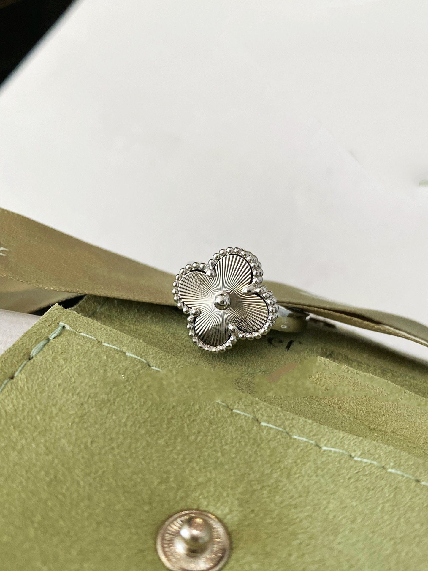 [basloveJW]Silberring mit Kleeblatt