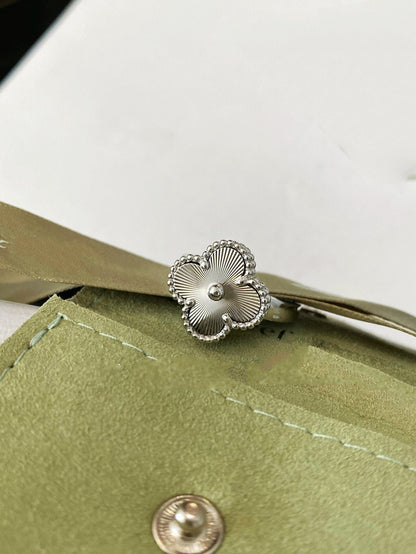 [basloveJW]Silberring mit Kleeblatt