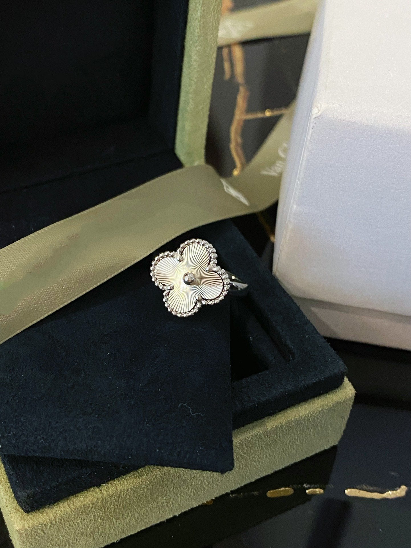 [basloveJW]Silberring mit Kleeblatt