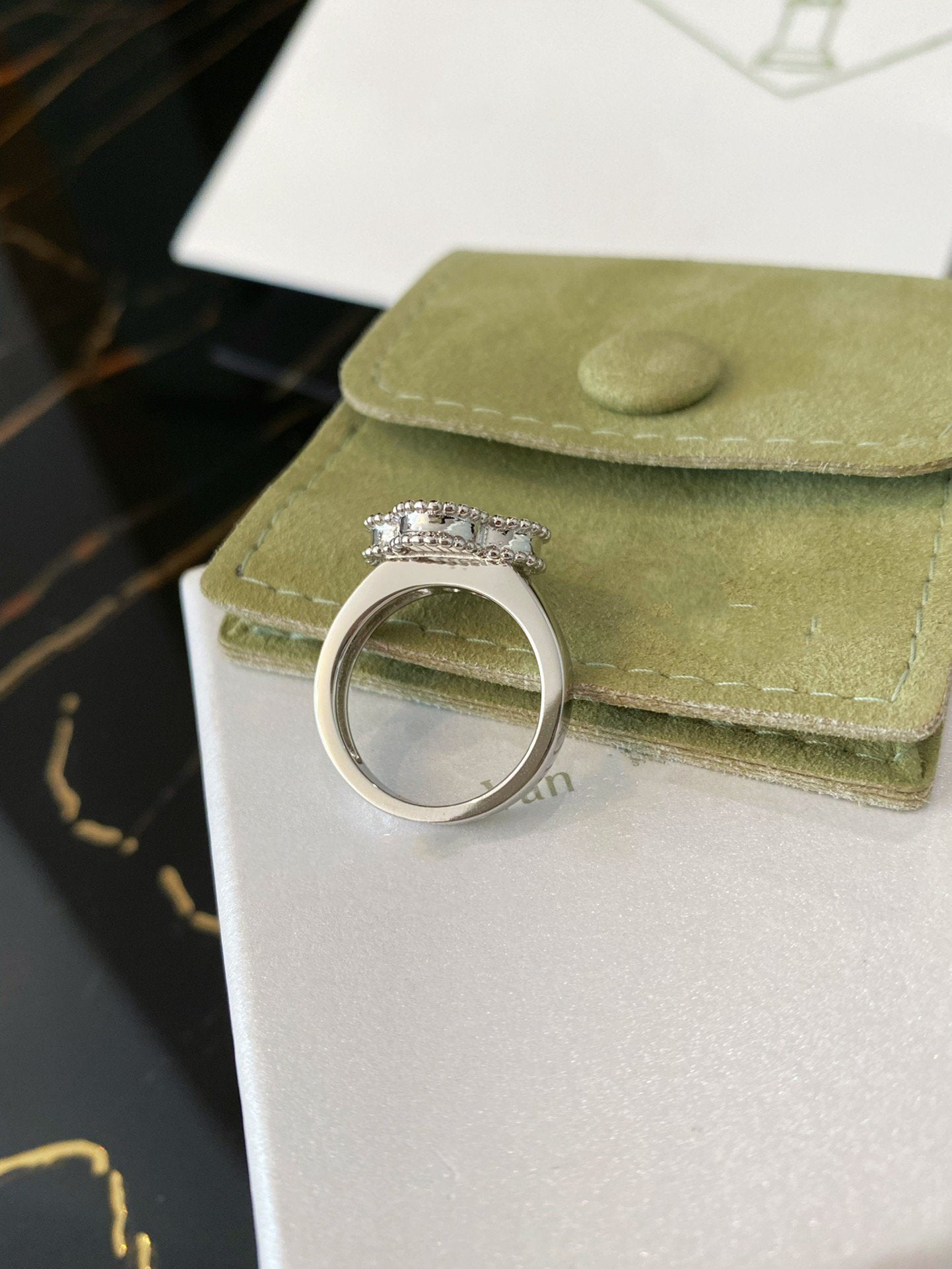 [basloveJW]Silberring mit Kleeblatt