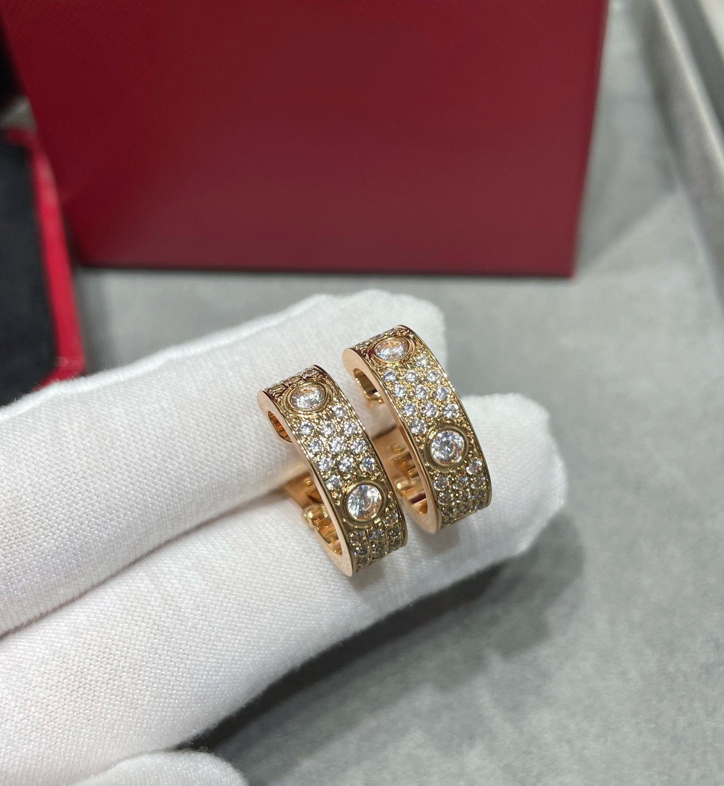 [AURORA]LOVE 5.5MM DIAMOND PAVED EARRINGS