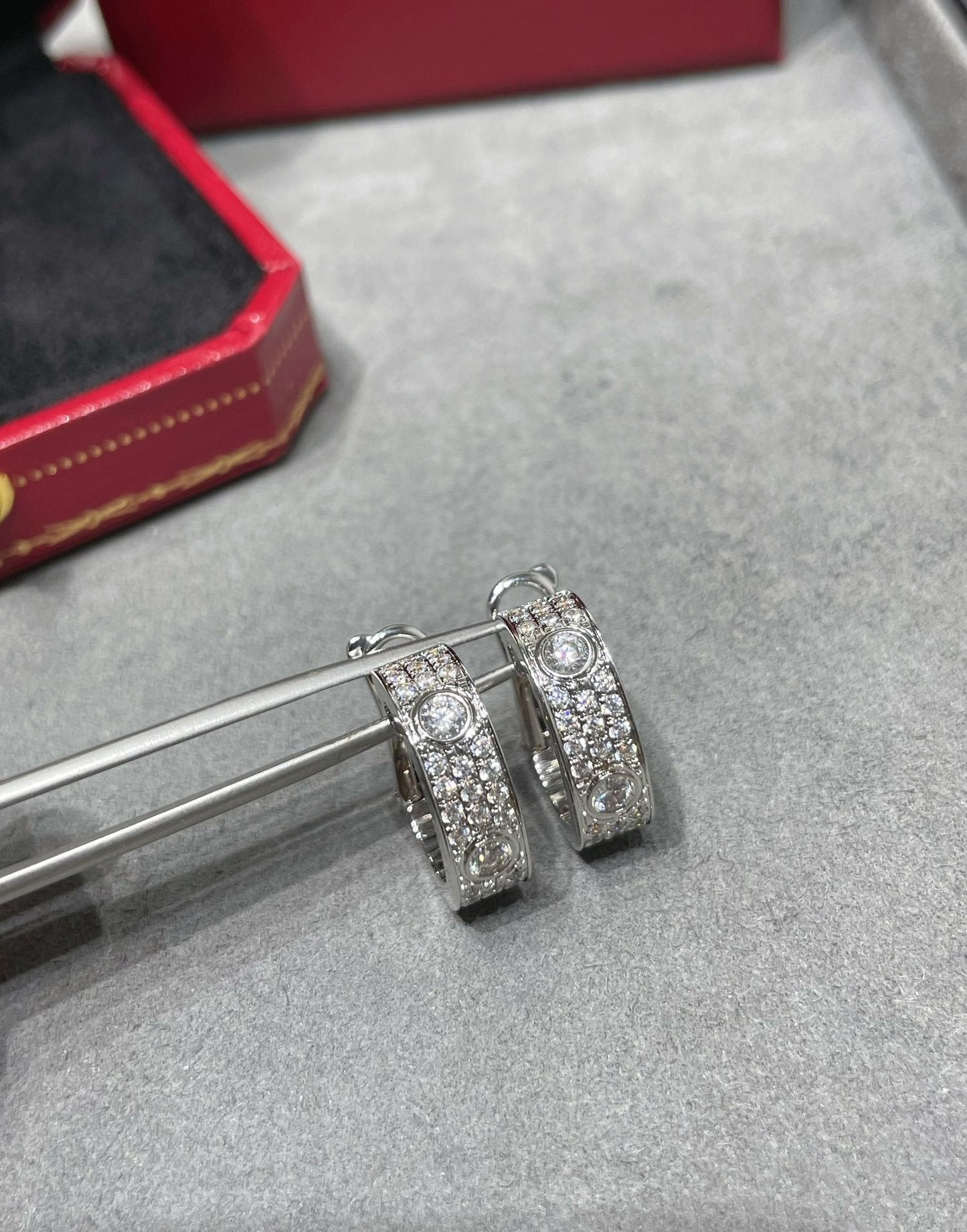 [AURORA]LOVE 5.5MM DIAMOND PAVED EARRINGS