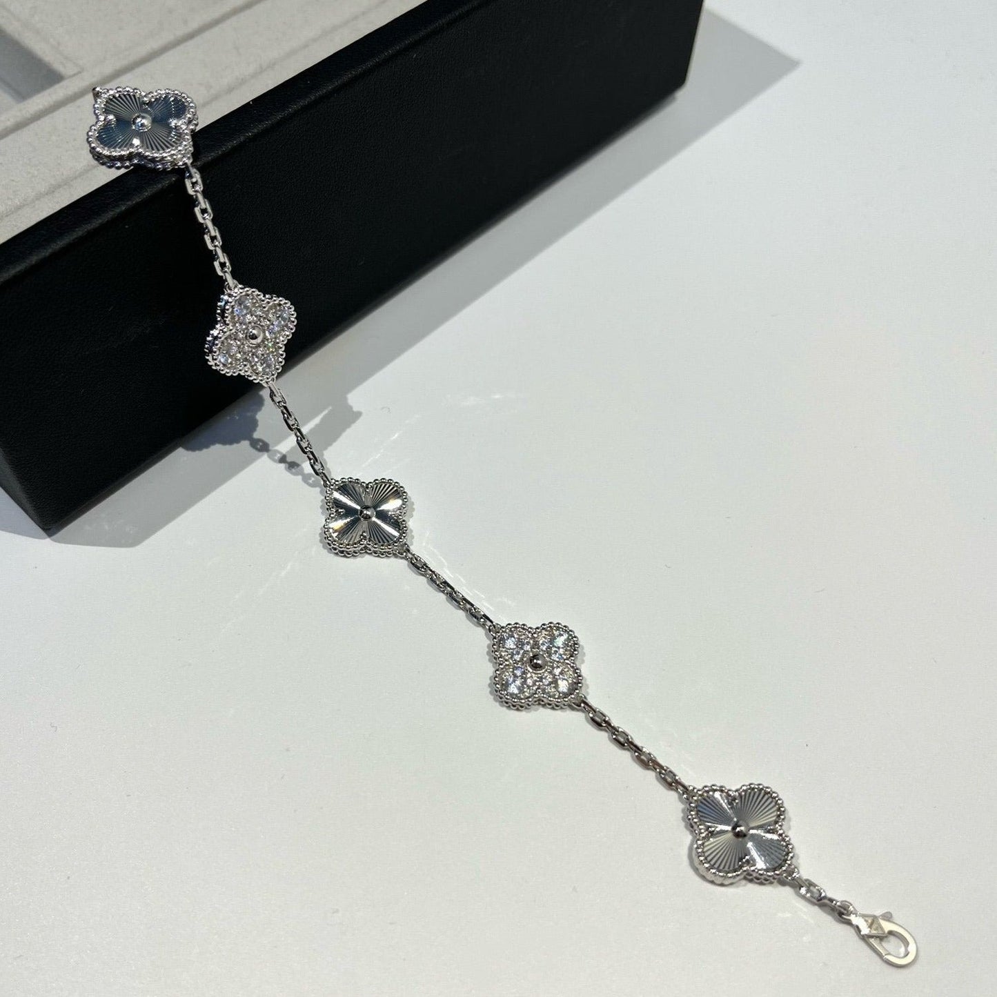 [basloveJW]Silberarmband mit 5 Kleeblatt-Motiven und Diamanten