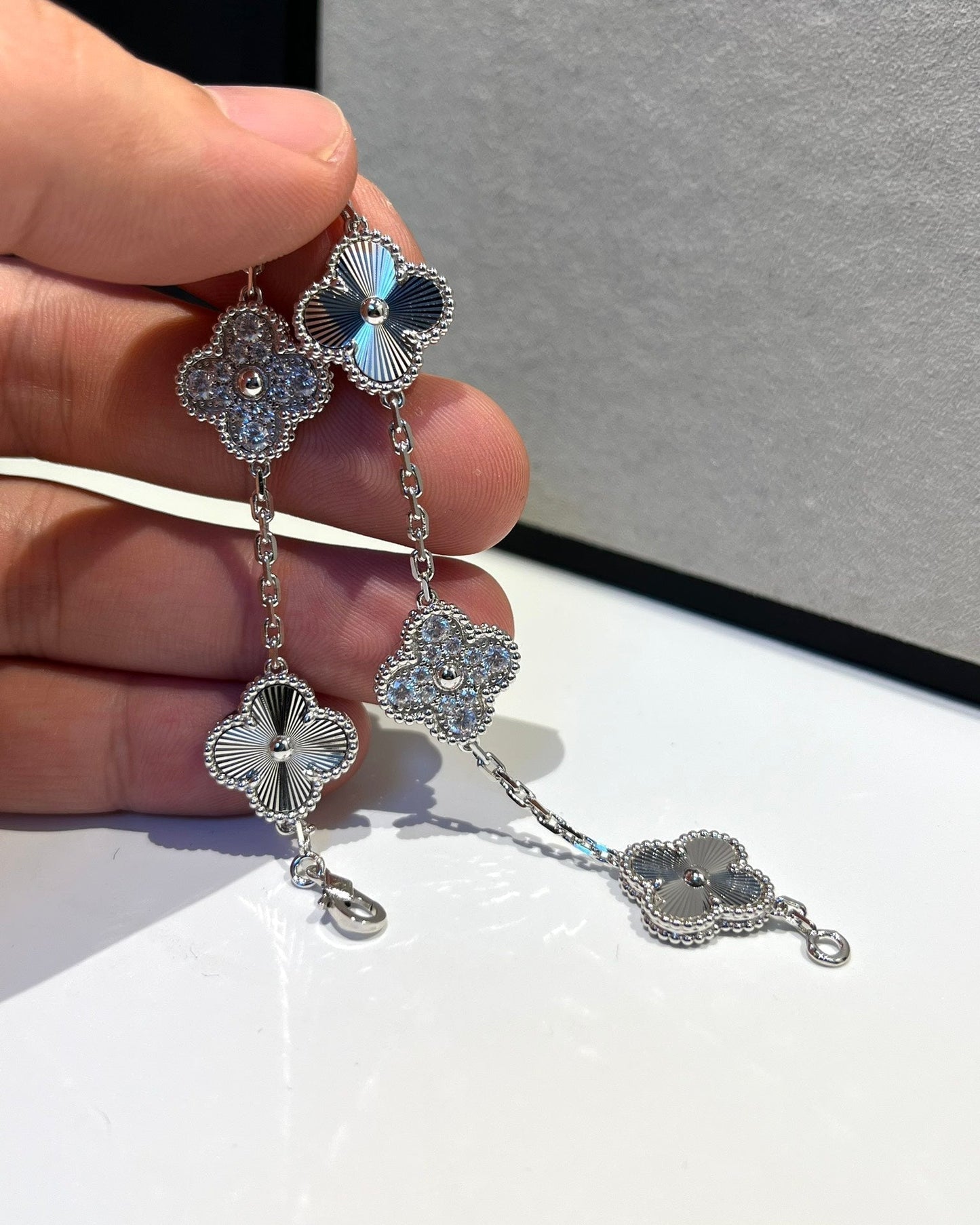 [basloveJW]Silberarmband mit 5 Kleeblatt-Motiven und Diamanten