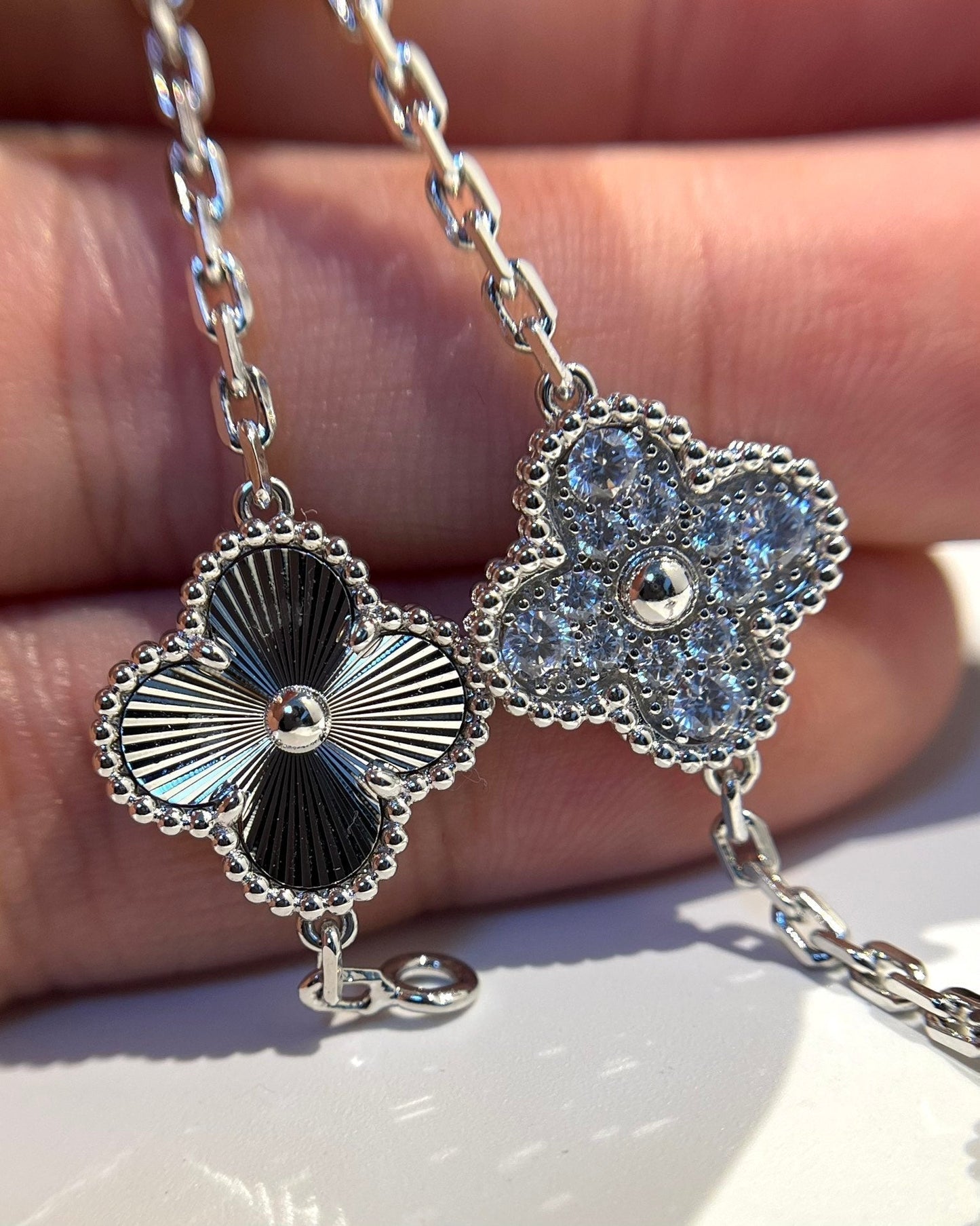 [basloveJW]Silberarmband mit 5 Kleeblatt-Motiven und Diamanten