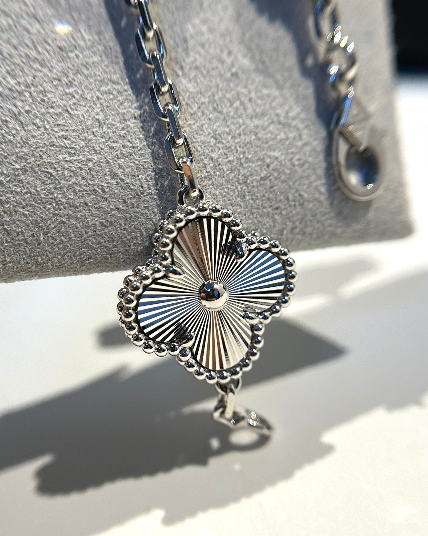 [basloveJW]Silberarmband mit 5 Kleeblatt-Motiven und Diamanten