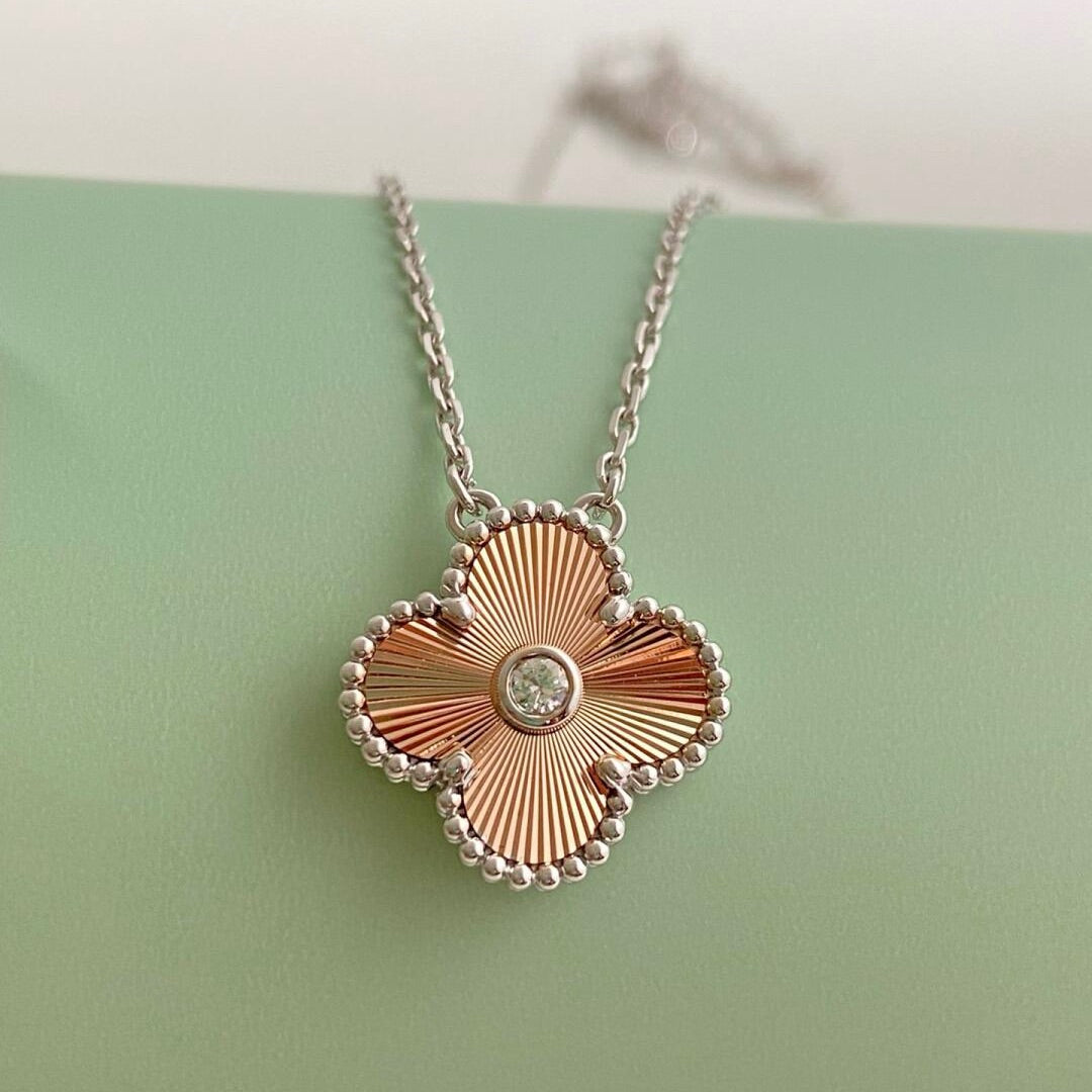 [basloveJW]CLOVER 15MM DIAMANT-LASER-HALSKETTE - WEIHNACHTEN 2024 SONDEREDITION