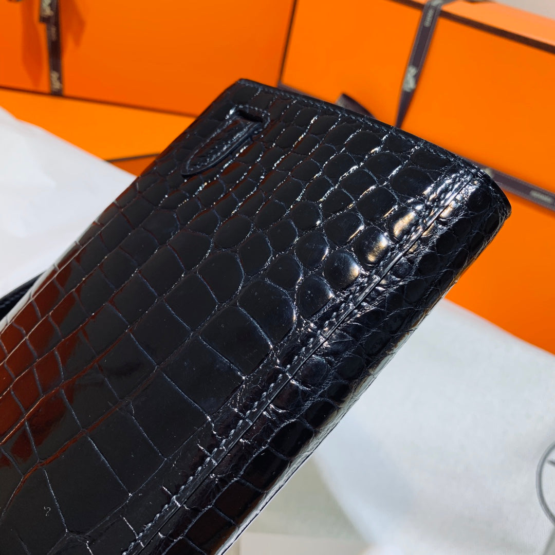 KELLY CUT 31 IN BLACK SHINY ALLIGATOR LEATHER WITH GOLD HARDWARE (MADE-TO-ODER)