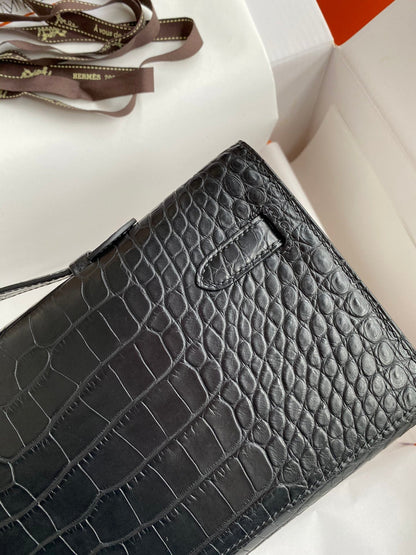 KELLY CUT 31 IN BLACK ALLIGATOR LEATHER WITH SILVER HARDWARE (MADE-TO-ODER)