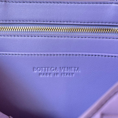 SMALL ANDIAMO 29 IN LIGHT PURPLE LAMBSKIN