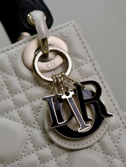 MINI LADY BAG 17 IN WHITE QUILTED MACROCANNAGE CALFSKIN BLACK STRAP