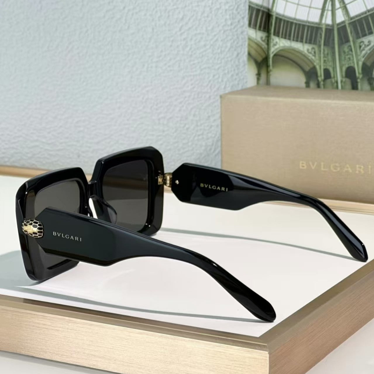 Square-framed Snake-patterned Black-rimmed Sunglasses