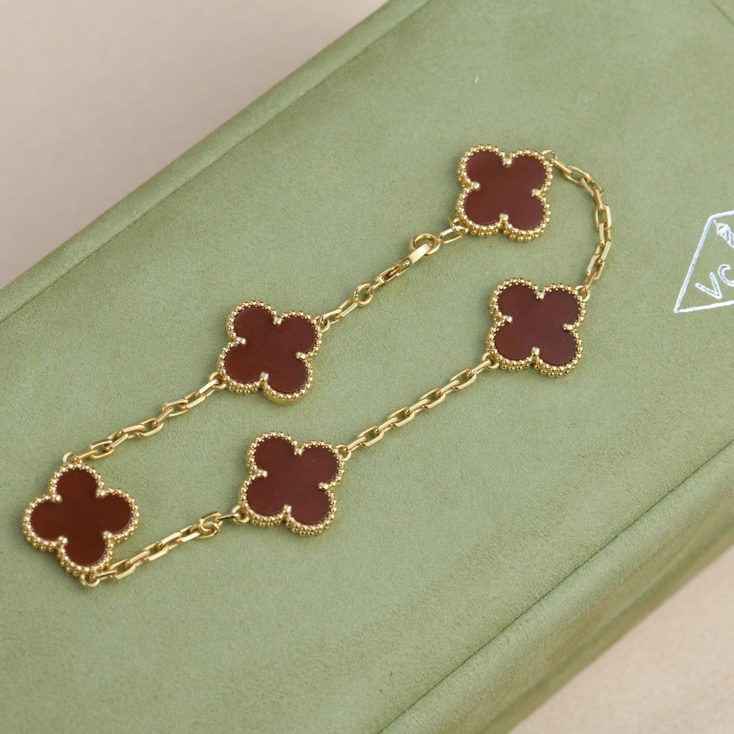 [AURORA]CLOVER 5 MOTIFS RED AGATE  BRACELET