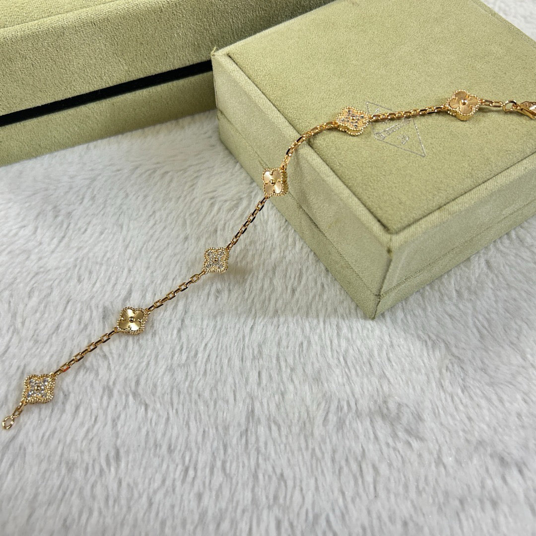 [AURORA]CLOVER 6 MOTIF DIAMOND LASER BRACELET