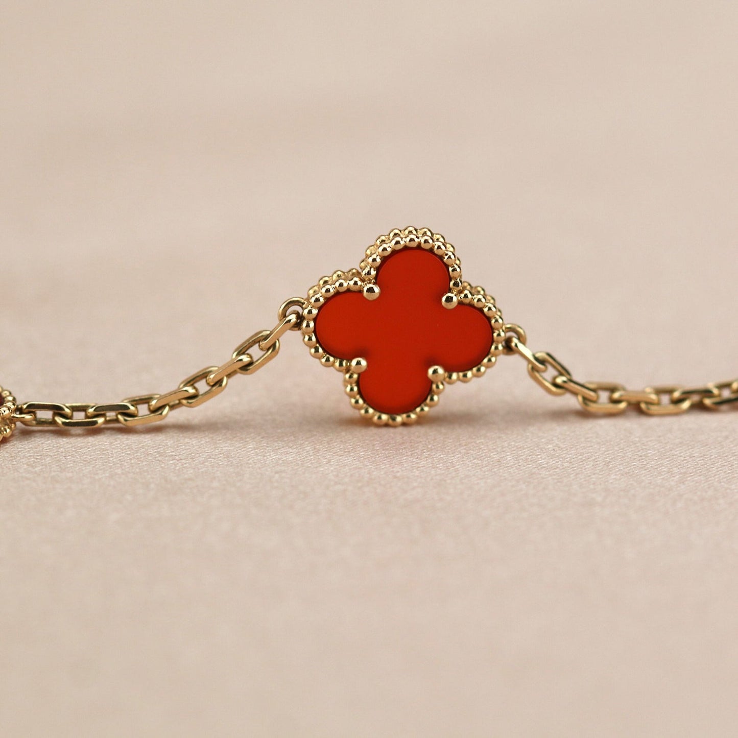 [AURORA]CLOVER 5 MOTIFS RED AGATE  BRACELET