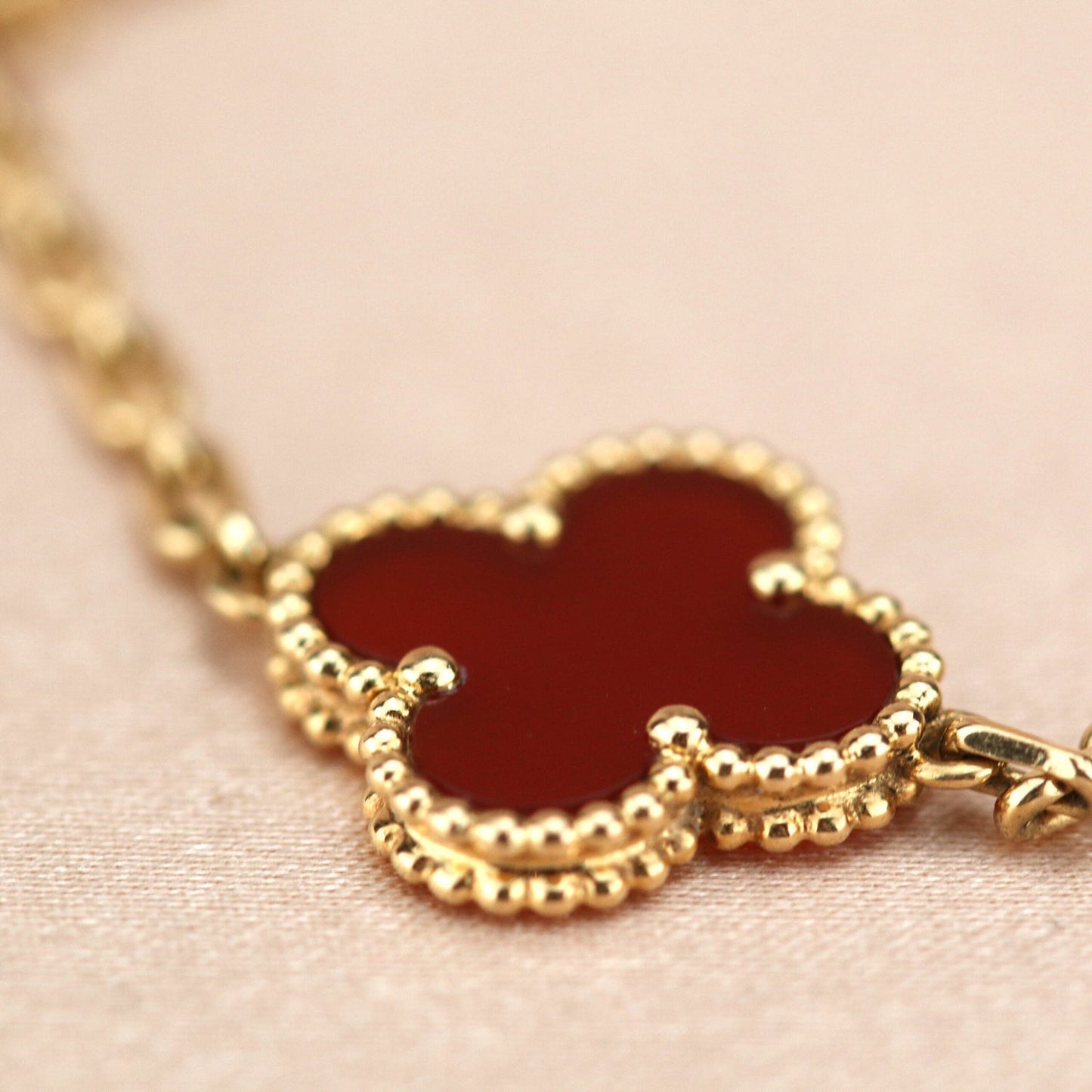[AURORA]CLOVER 5 MOTIFS RED AGATE  BRACELET