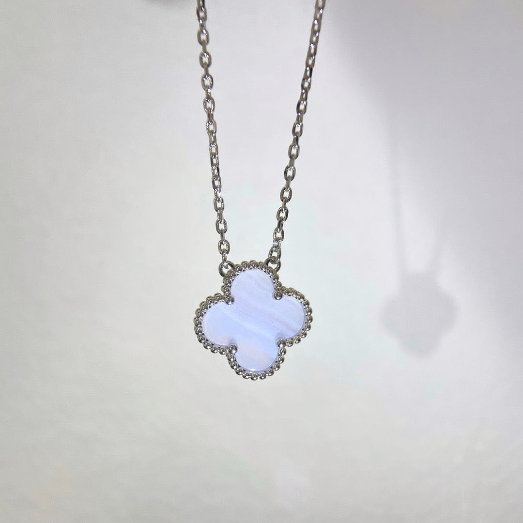 [AURORA]CLOVER 15MM BLUE CHALCEDONY NECKLACE SILVER