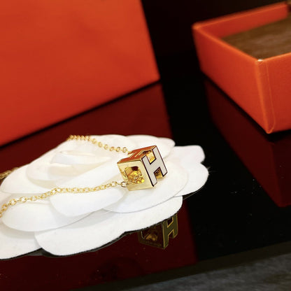 [AURORA]H WHITE SQUARE GOLD NECKLACE