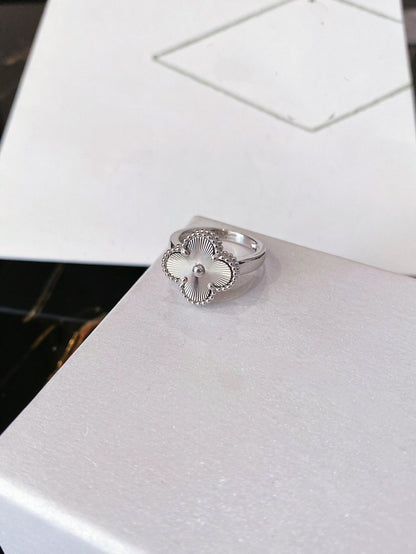 [basloveJW]Silberring mit Kleeblatt