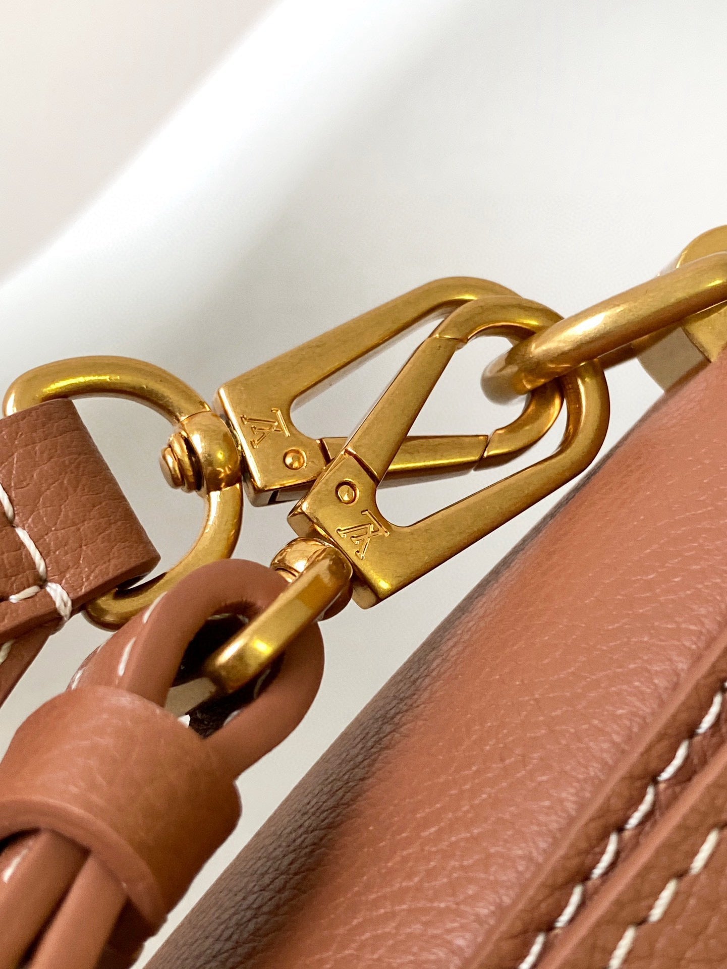 SOFT TWIST 27 IN COGNAC CALFSKIN GOLD LOGO