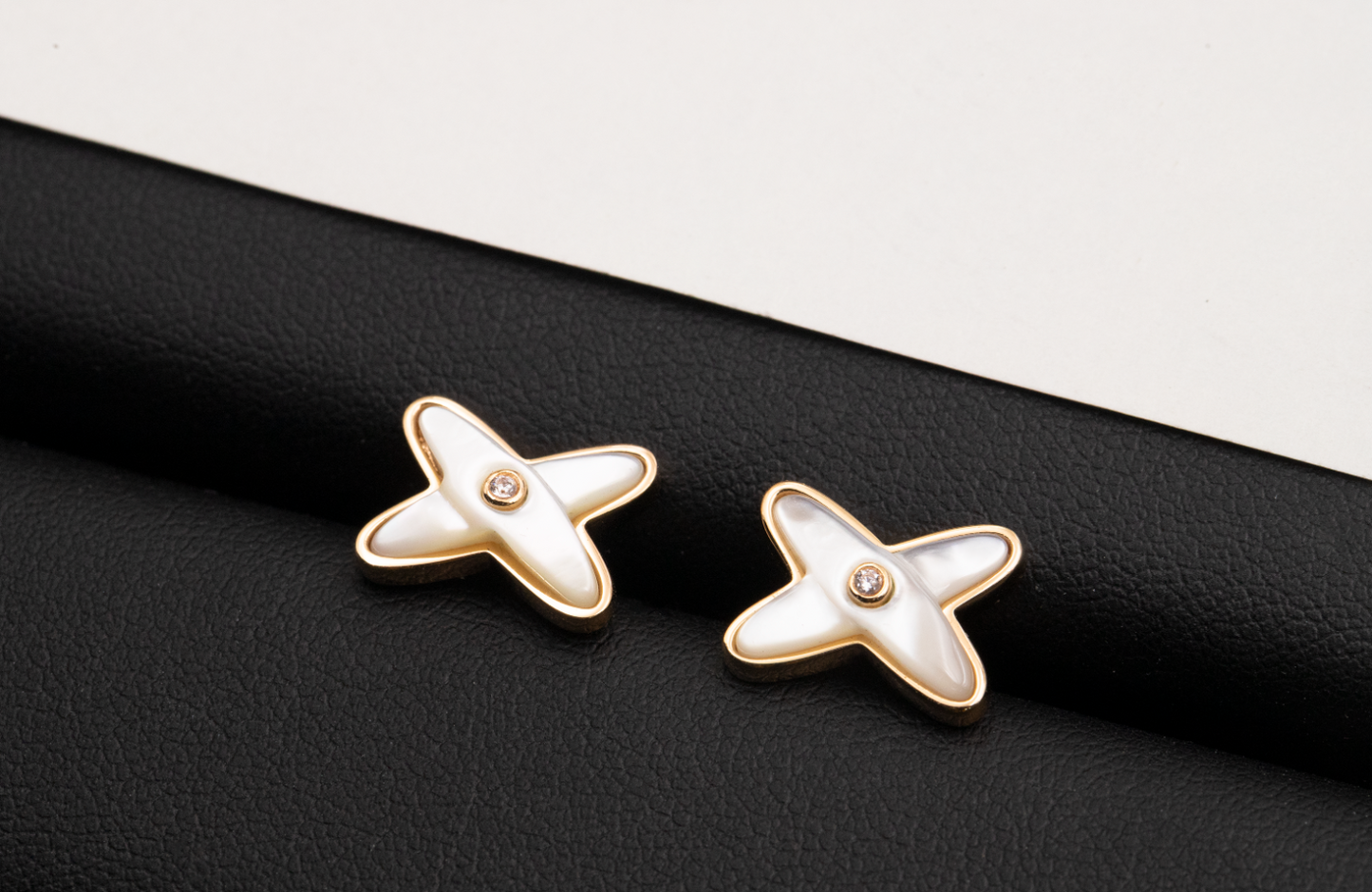 [AURORA]JEUX DE WHITE MOP ROSE GOLD DIAMOND EARRINGS