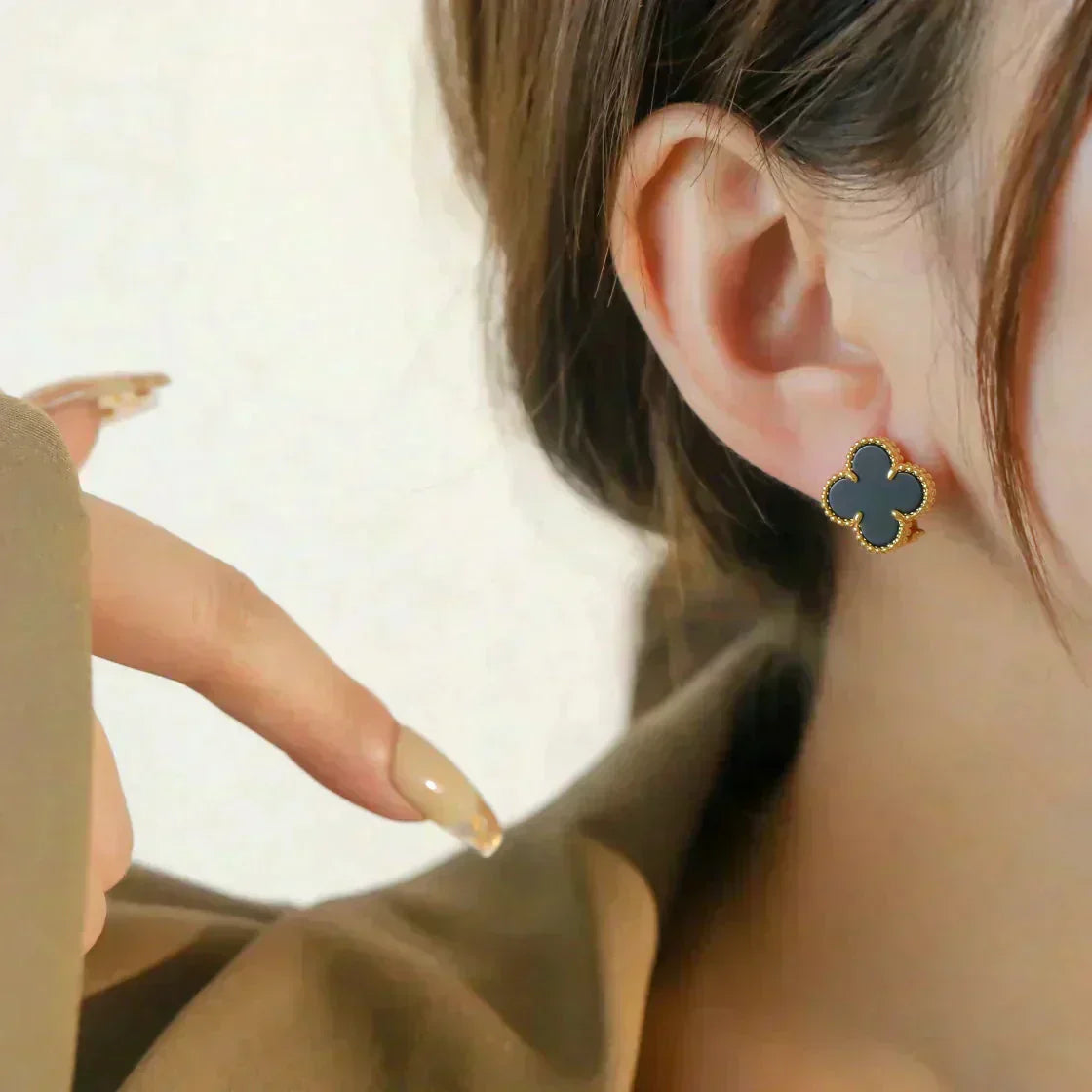 [basloveJW]CLOVER MEDIUM 1 MOTIV ONYX OHRSTECKER