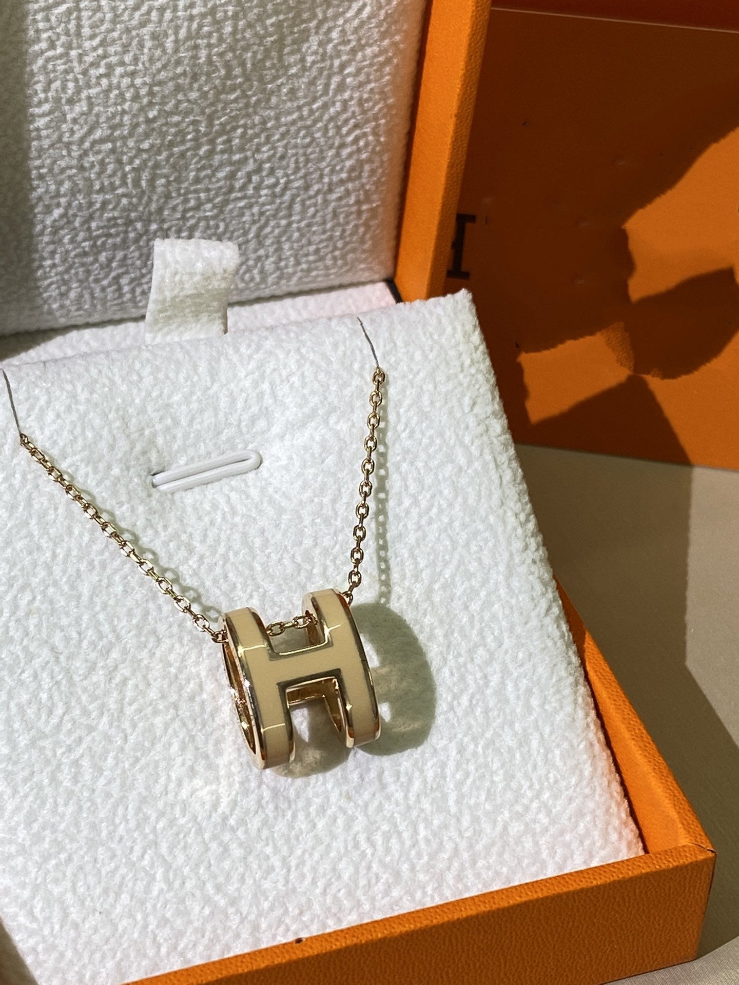 [AURORA]HM CLIC GELBE EMAILLE GOLD HALSKETTE