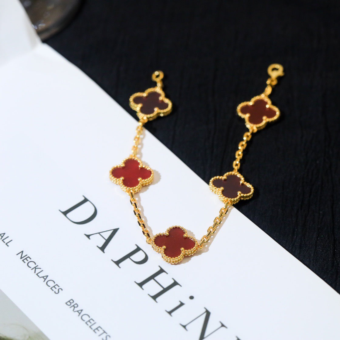 [AURORA]CLOVER 5 MOTIFS RED AGATE  BRACELET