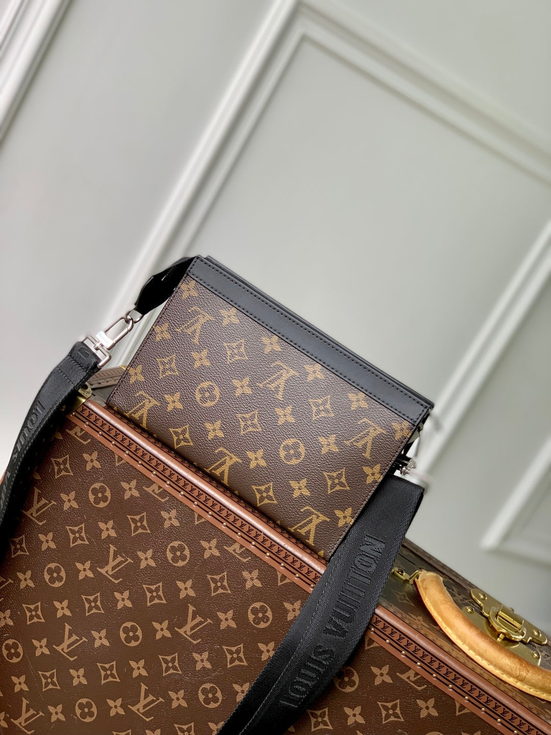 ANPHA WEARABLE WALLET 18 IN BROWN AND BLACK MONOGRAM CALFSKIN