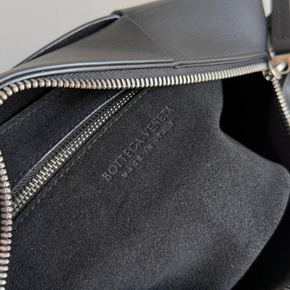 BOTTEGA VENETA 25S ARCO BAG 28 IN BLACK CALFSKIN SILVER HARDWARE