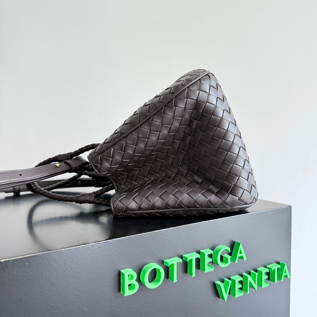 BOTTEGA VENETA 25S BASKET BAG 31 IN DARK BROWN CALFSKIN GOLD HARDWARE