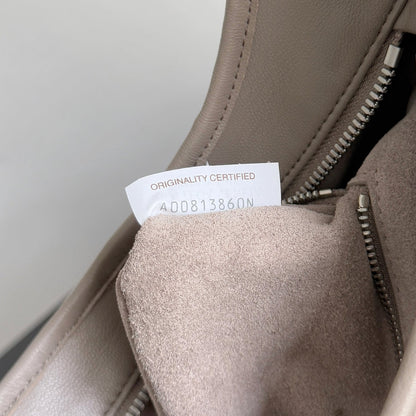 BOTTEGA VENETA 25S VENETO BAG 27 IN WARM TAUPE CALFSKIN SILVER HARDWARE