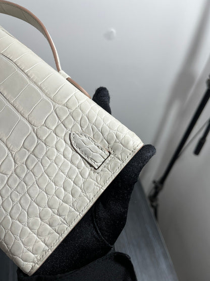 KELLY CUT 31 IN WHITE SHINNY ALLIGATOR LEATHER WITH GOLD HARDWARE (MADE-TO-ODER)