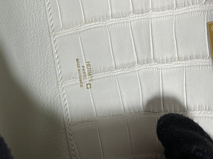 KELLY CUT 31 IN WHITE SHINNY ALLIGATOR LEATHER WITH GOLD HARDWARE (MADE-TO-ODER)