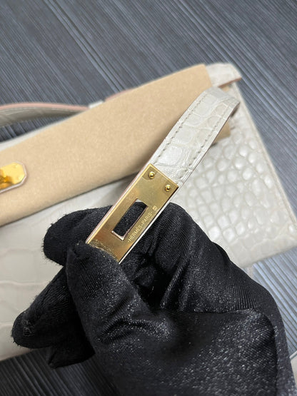 KELLY CUT 31 IN WHITE SHINNY ALLIGATOR LEATHER WITH GOLD HARDWARE (MADE-TO-ODER)