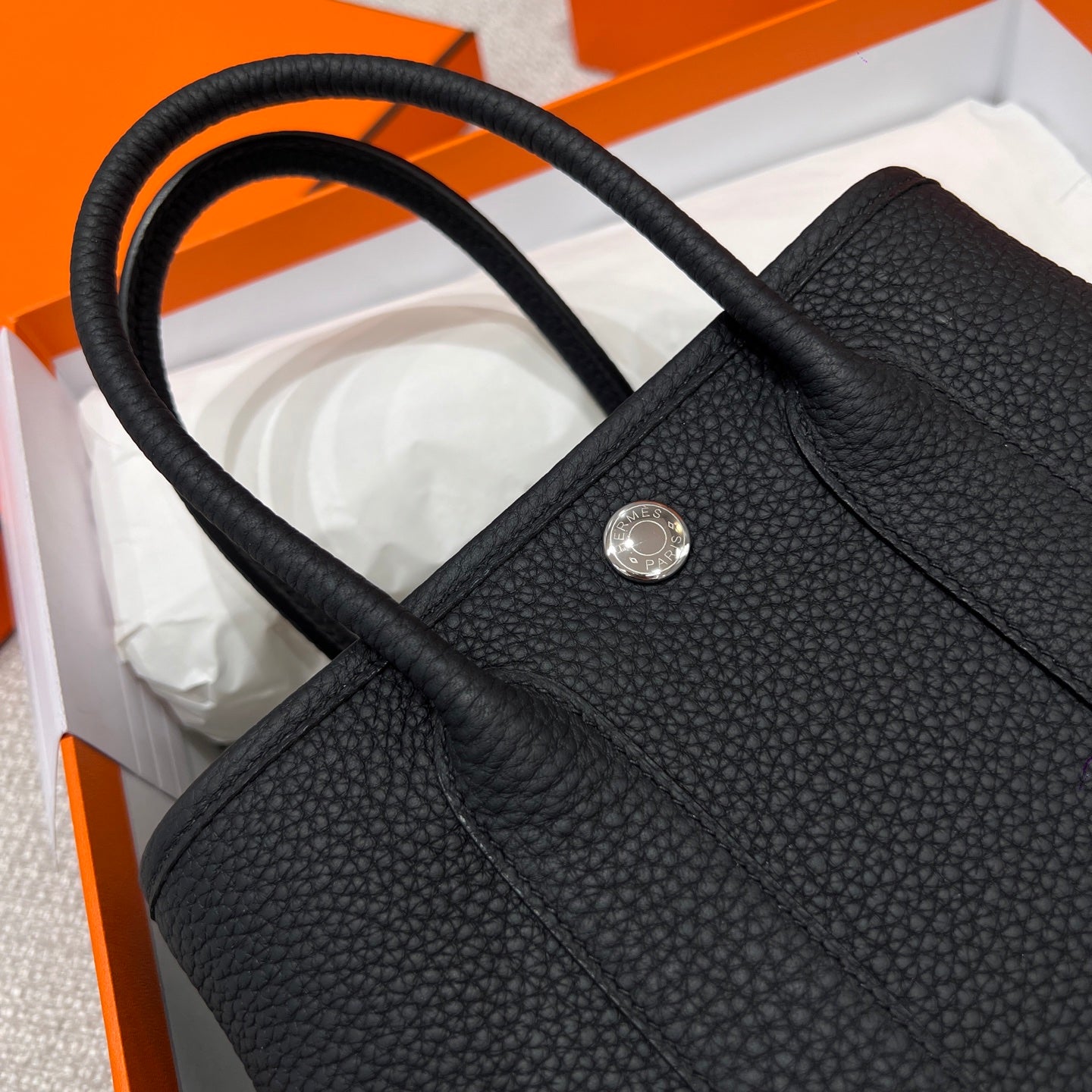 GARDEN PARTY 23CM IN BLACK CALFSKIN