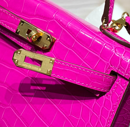 HERMES 25S MINI KELLY 19 IN DEEP MAGENTA CALFSKIN GOLD HARDWARE