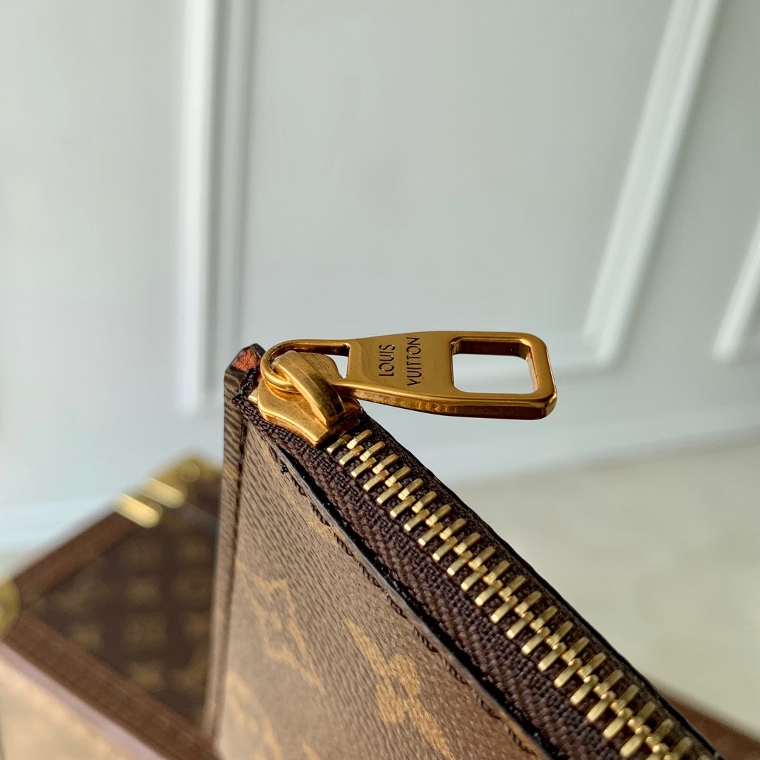 LOW KEY CABAS MM BAG 47 IN BLACK GRAINED CALFSKIN