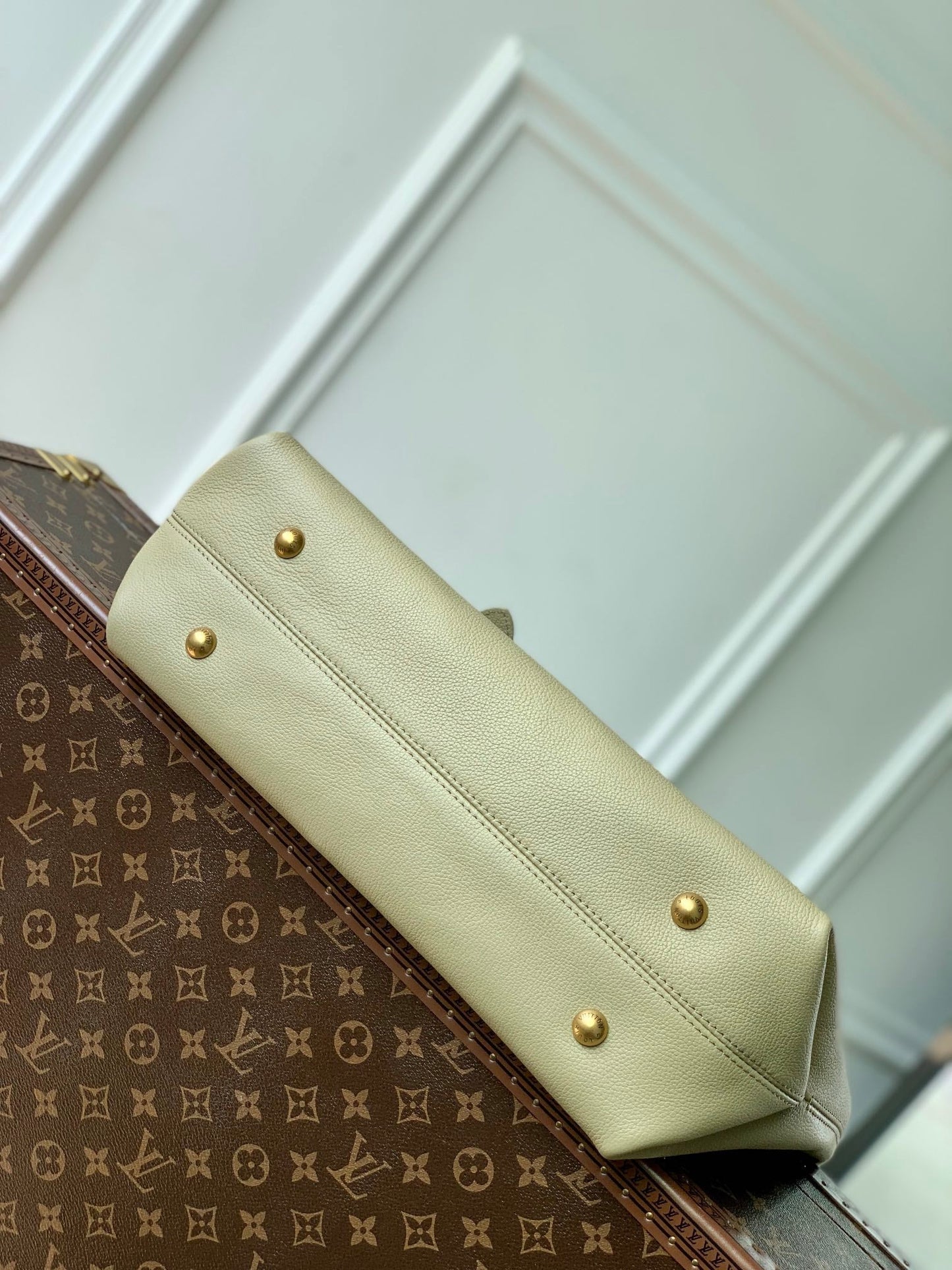 LOW KEY CABAS MM BAG 47 IN BASIL GREEN GRAINED CALFSKIN