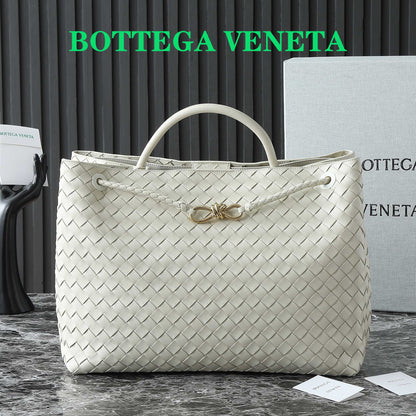 BOTTEGA VENETA 25S LARGE ANDIAMO 42 IN IVORY CALFSKIN GOLD HARDWARE