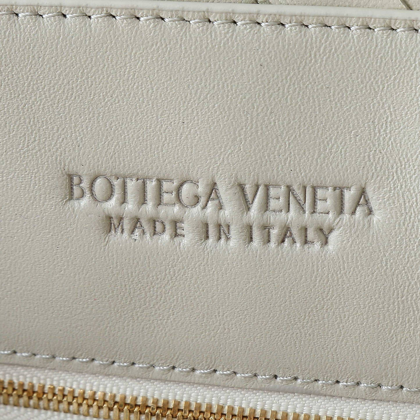 BOTTEGA VENETA 25S LARGE ANDIAMO 42 IN IVORY CALFSKIN GOLD HARDWARE